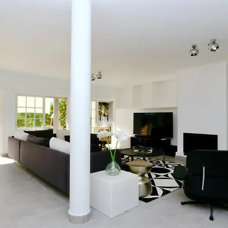 Castro-cleverdetails, Quiet Area, Private Pool בית נופש *